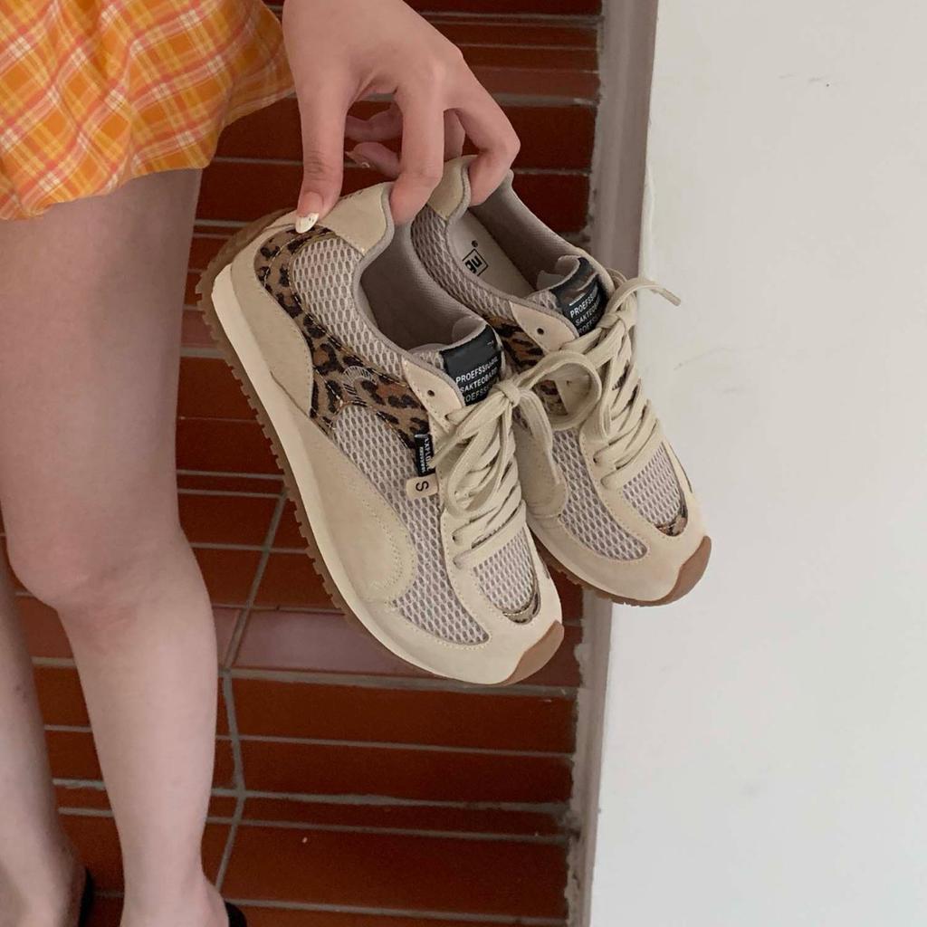 Популярные красные туфли Dexun женские 2025 новая летняя универсальная нишевая дышащая повседневная спортивная обувь