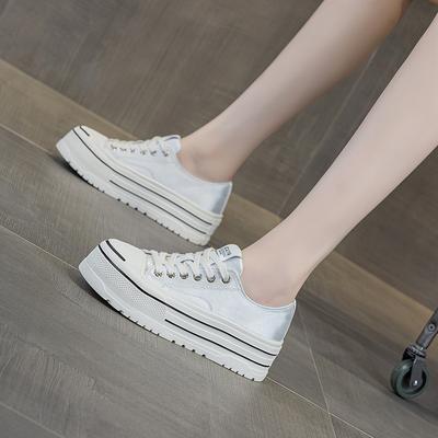 Платформенные белые женские туфли 2025 лето новая студенческая повседневная модная универсальная низкие кеды на платформе с увеличением высоты холщовые туфли женская обувь