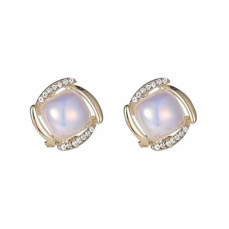 Версия Rhombus Имитация лошадиной чашки Жемчужина Серьги-клипсы Модные Высококачественные Легкие Роскошные Серьги Модный Темперамент Серьги Женщины