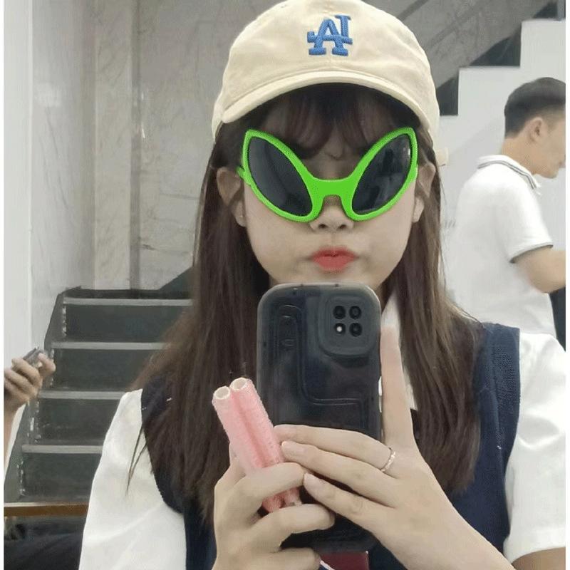 Смешная пародия на очки пришельцев Песчаная скульптура Вечеринка Хэллоуин Солнцезащитные очки Футуристические технологии Ветряные солнцезащитные очки