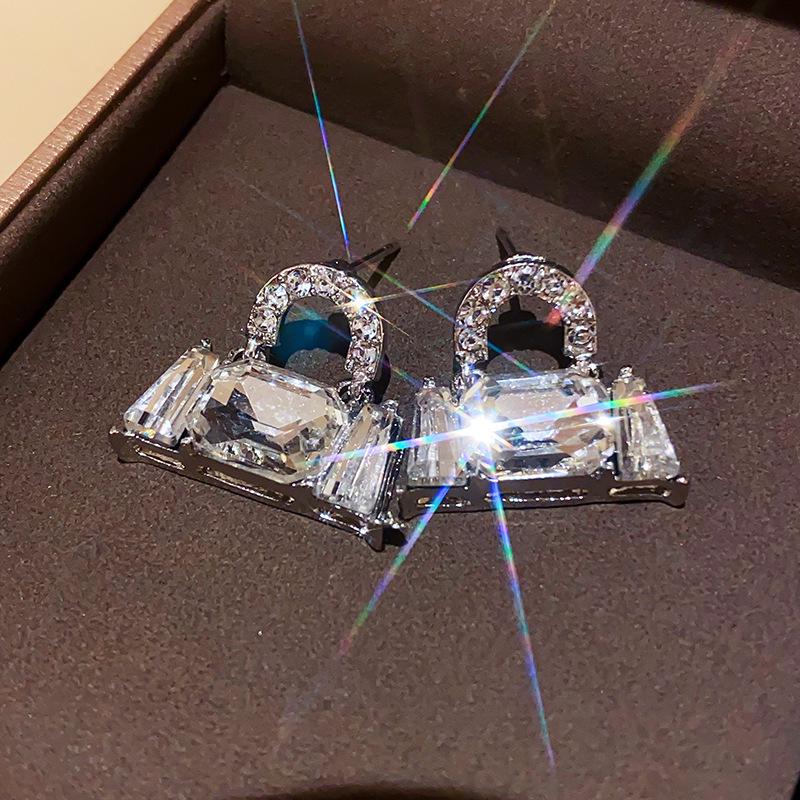 Винтажные серьги-капли с жемчугом и бриллиантовой инкрустацией - Ретро-стиль, Легкая роскошь, Высококачественный дизайн