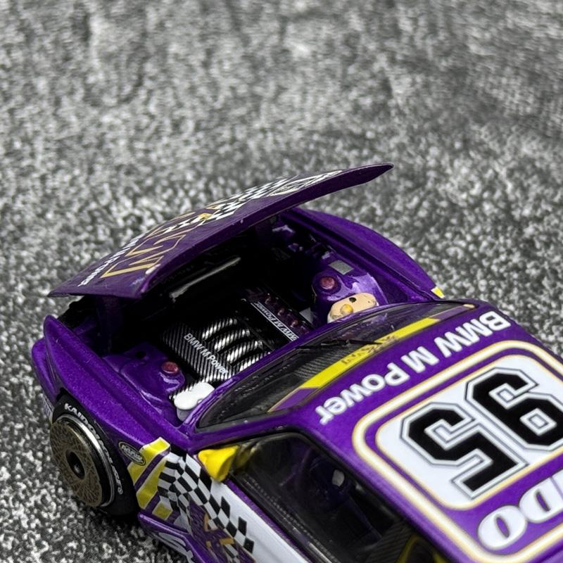 Kaido house 1:64 R8 M3 Kaido KW V1 95 Alloy Full-Opening Aolly car model Metal static display festive gift collection