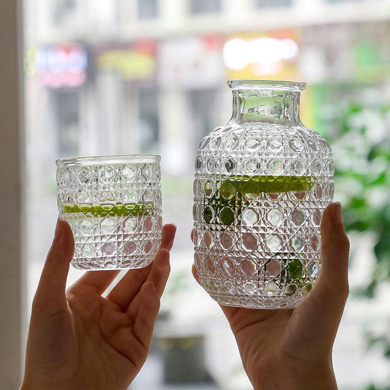 Прикроватный графин и стакан для воды, набор из винтажного стекла, кувшин для воды с чашкой, набор для спальни с ретро-рельефными узорами