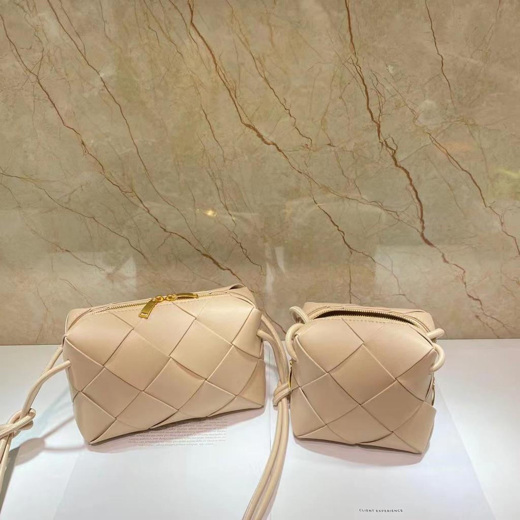 2024 Весна/Лето Женская мода из коровьей кожи, плетеная вручную, с узлом, сумка через плечо и через плечо