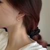 Серьги-кроссанты Coson Женские Осенне-зимние Серьги Застежка для уха Компактные Темпераментные Нишевый дизайн Доступные Изящные Серьги На каждый день