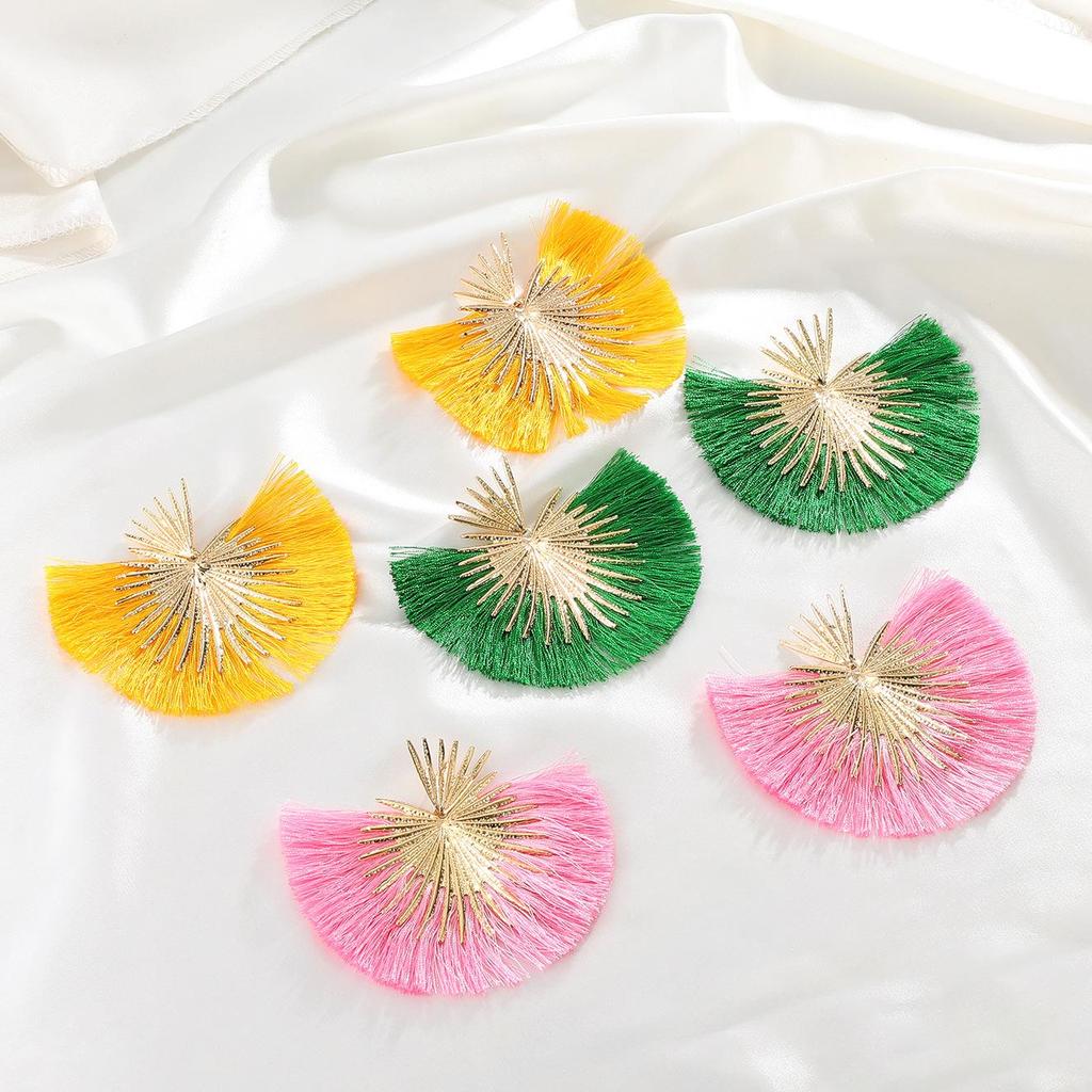 Retro Style Heart Shaped Earrings Simple Exaggerated Fan Shaped Tassels Geometric Earrings For Women