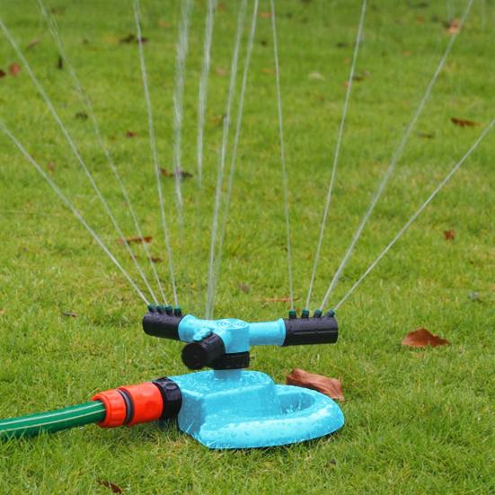 Вращающийся на 360 градусов разбрызгиватель для газона, 3-рычажный дизайн, универсальная простая установка, более широкий охват, автоматический сад