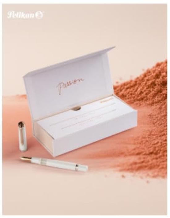 Перьевая ручка Pelikan M600 из 14-каратного белого розового золота с экстратонким пером Souverän (EF)