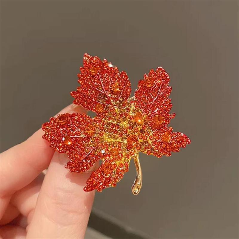 Exquisite Red Maple Leaf Brooch For Women Shiny Rhinestone Plant Pin Corsage Party Sweater Coat Jewelry Accessories