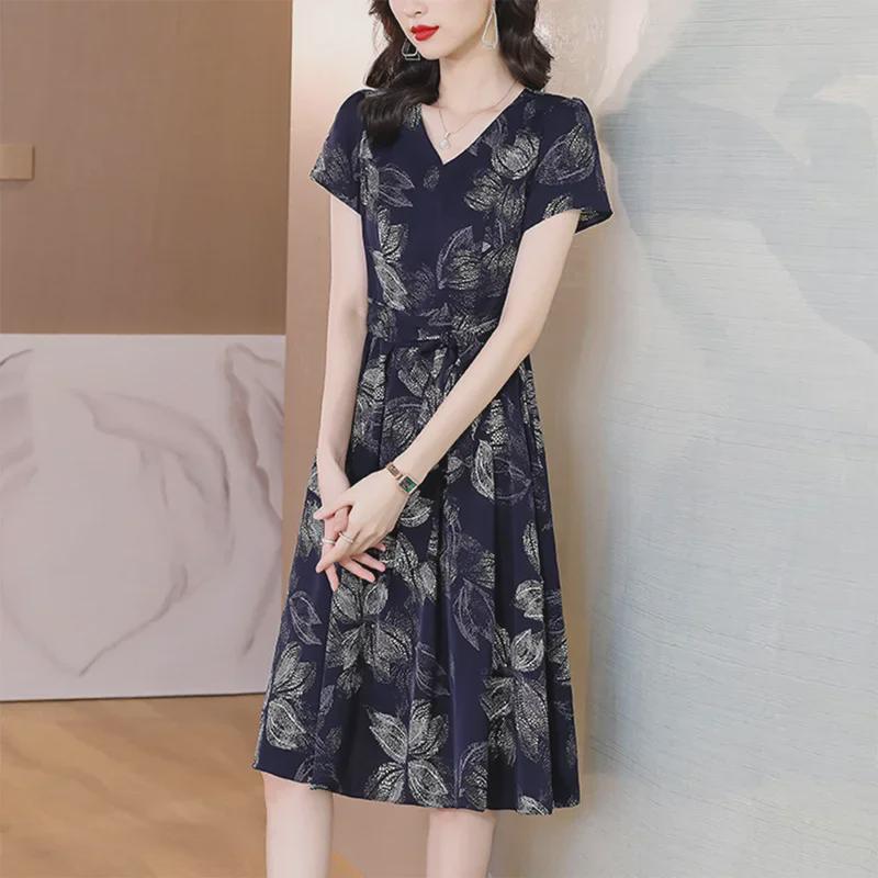 Платье миди из ледяного шелка с цветочным принтом в китайском стиле и V-образным вырезом - свободного кроя, большого размера для женщин
