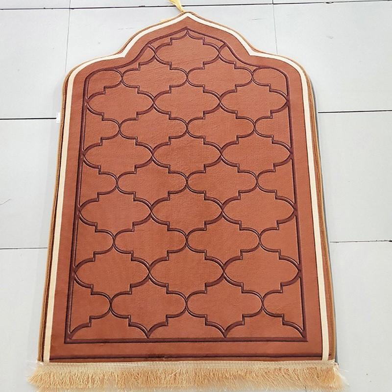 Non-slip Portable Flannel Carpet Prayer Mat Soft Flannel Travel Prayer Rug Worship Kneel Embossing Floor Carpets for Muslim Ramadan