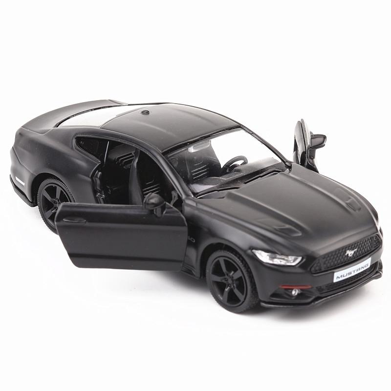 Ford Mustang GT 2015 Симуляция суперкара Литые и игрушечные транспортные средства Инерционный механизм и открывающиеся двери RMZ city 1:36 Коллекционная модель автомобиля из сплава