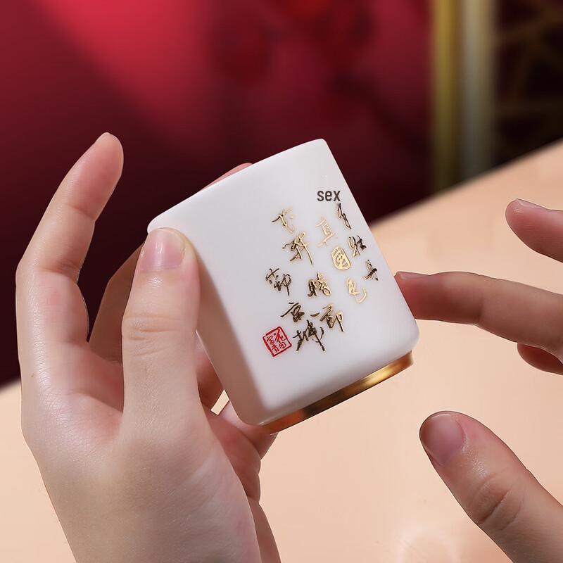 Фарфоровая чашка мастера для чая «Нефрит жира барана»