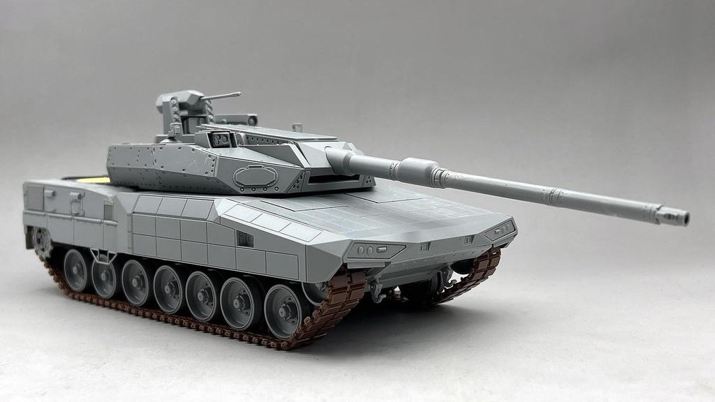 Amusing Hobby 1/35 Leopard 2 A-RC 3.0 Основной боевой танк следующего поколения Пластиковая модель AMH35A062 (танк)