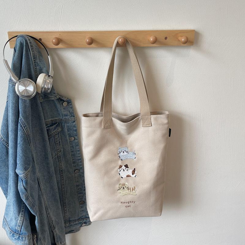 Лето 2025 новая сумка-тоут для поездок на работу, большая вместимость, мультяшная, однотонная, трендовая, нишевая, иностранная сумка через плечо