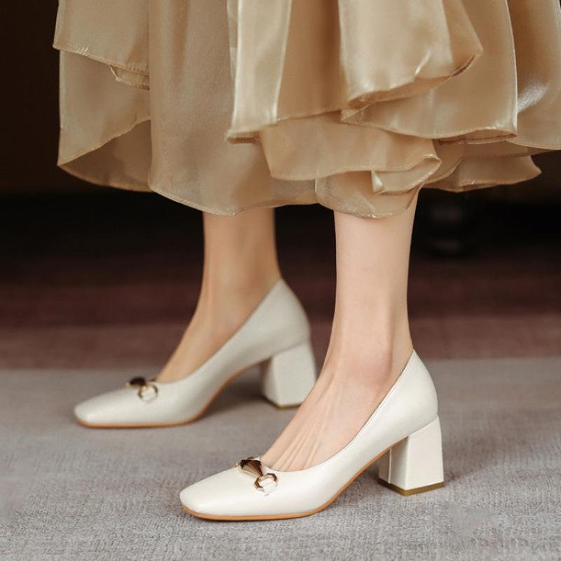 Новая модная женская обувь на плоской подошве, резиновая мягкая подошва, большой размер, квадратный каблук, удобный средний каблук, однотонная, на один педаль, всесезонная