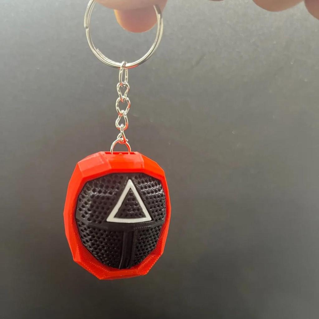 Брелок с игрой в виде кальмара — культовый дизайн Red Guard, прочный материал и стильный вид