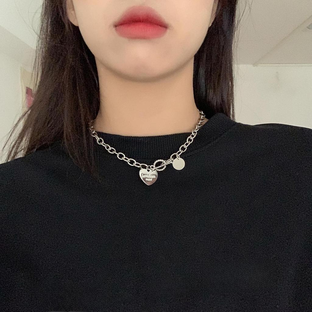 Модное ожерелье из титановой стали в форме сердца - короткая подвеска из нержавеющей стали в форме буквы, модный аксессуар