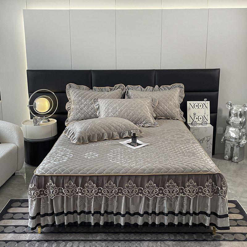 Кружевной стеганый комплект из трех предметов: юбка для кровати из хрустального бархата для тепла осенью и зимой, коралловое покрывало, утолщенное флисовое покрывало, защитный чехол, постельное белье