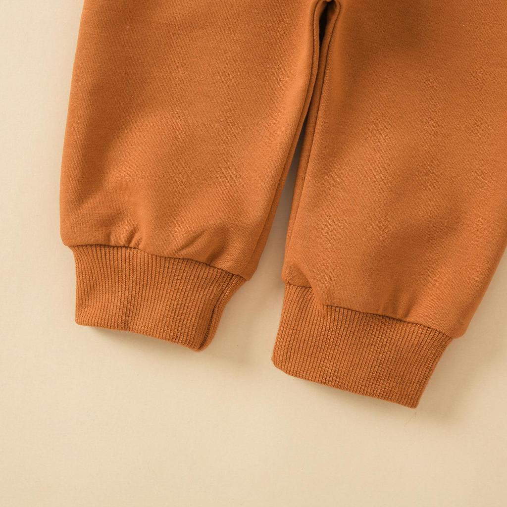 Комплект из двух предметов для малышей: топ с круглым вырезом и принтом букв и однотонные длинные брюки, многоцветный.