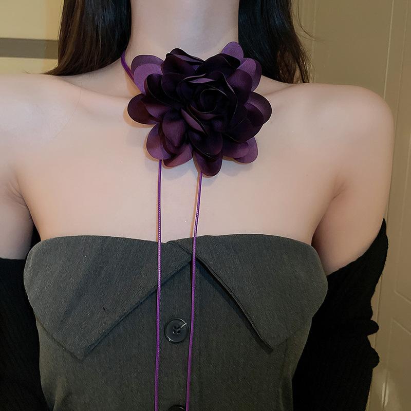 Преувеличенный, носите удлиненное ожерелье с цветком, женская нишевая индивидуальность, милая и крутая шейная цепочка в стиле, модное темпераментное ожерелье.