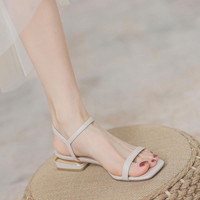 Босоножки на толстом каблуке женские летние новые 2025 универсальные в сказочном стиле, с ремешком на щиколотке, с открытым носком, на низком каблуке, римские, под юбку