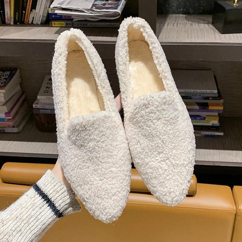 Мода 2024 года, повседневные туфли с острым носком, женские зимние туфли из плюша и хлопка, туфли на плоской подошве с пушистым носком