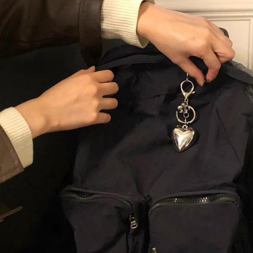 Exquisite Heart Keychain Big Hearts Bag Pendant Alloy Material Keyrings Perfect for Car Keys Bag Backpack Decoration