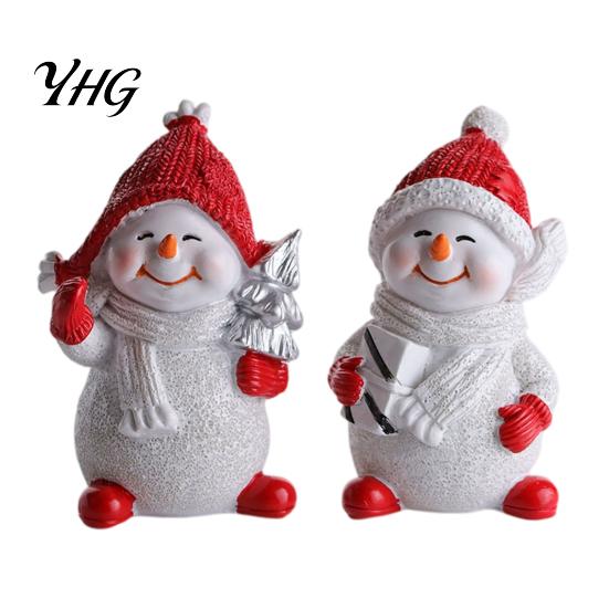 Winter Atmosphere Table Decor 2Pcs Christmas Snowman Figurine, Cute Tabletop Decor, Resin Snow Statue with Gift for Friends Knit Hat Scarf Home Mantel