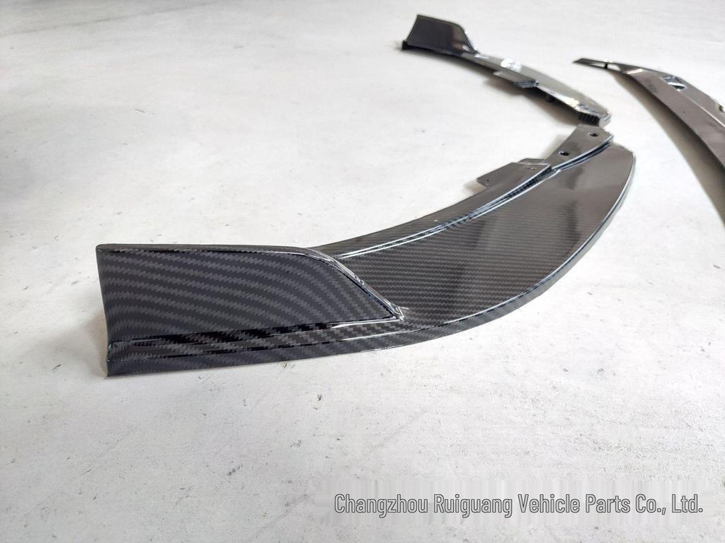 2019 Ford Focus Front Splitter Kit: Sporty Body Kit with Front Lip & Corner Splitter