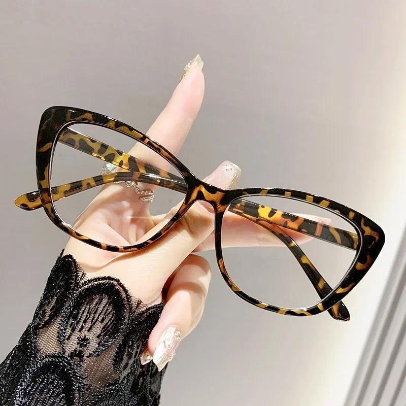 Retro Gradient Butterfly Frame Reading Glasses Cat Eye Clear Lens Presbyopia Glasses Blue Light Blocking Eye Protection Eyewear