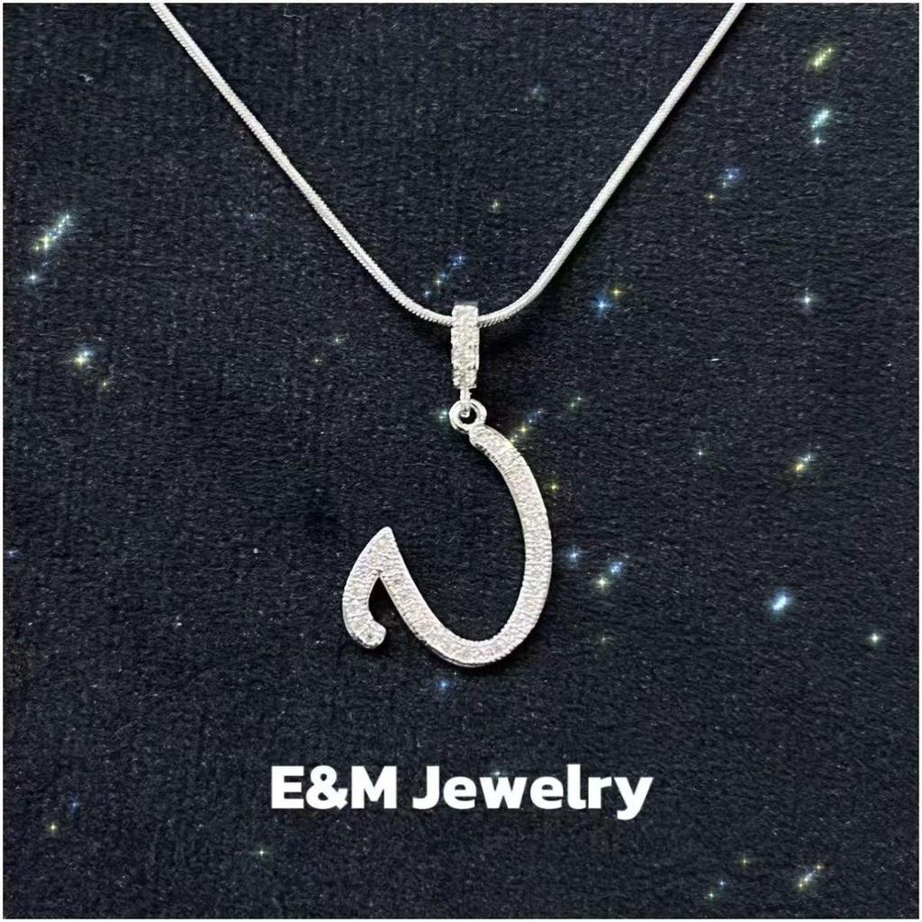 Королевский двор - Ожерелье в стиле «Дрянные девчонки» - Набор подвесок: Крест, Корона и Римская цифра, полностью покрытых цирконием - Роскошный позолоченный медный чокер для женщин