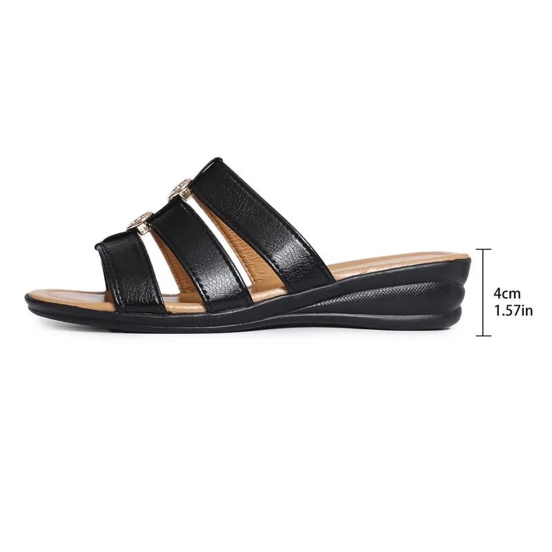 2024 Высококачественная женская обувь Новые летние женские тапочки большого размера Однотонные повседневные тапочки с металлическим украшением на низком каблуке