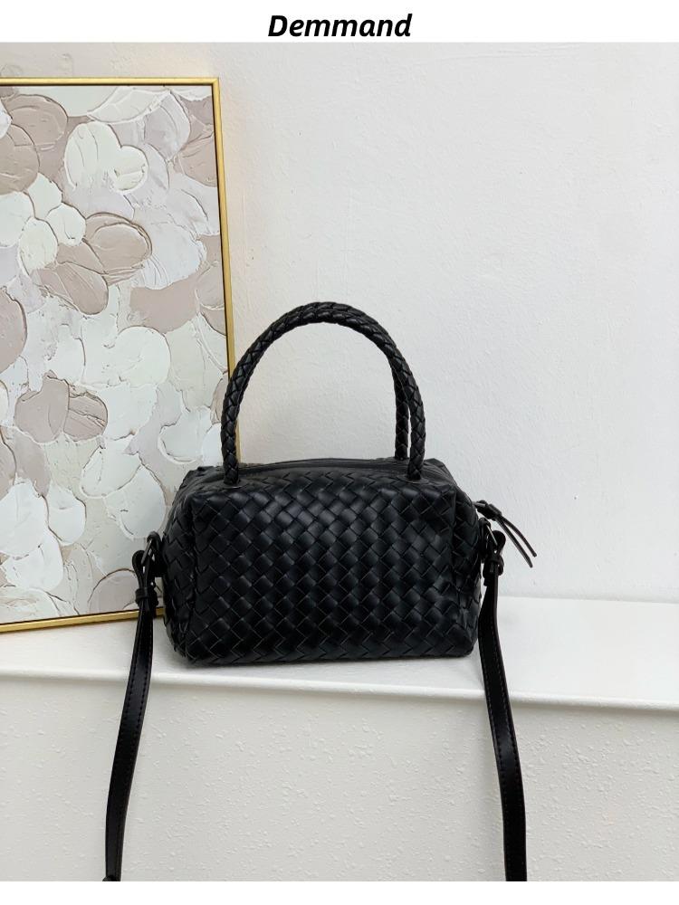 Новая плетеная сумка для женщин, нишевая, высокого класса, винно-красная, ручная, на одно плечо, маленькая квадратная сумка-подушка для камеры