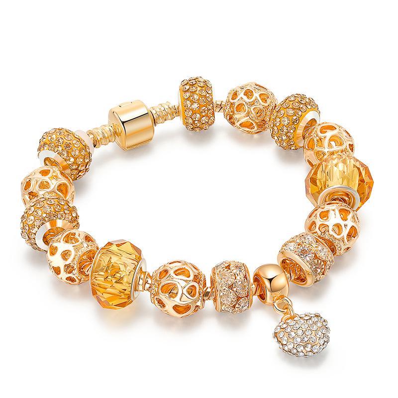 Женский браслет из кристаллов с бусинами в виде полых сердец