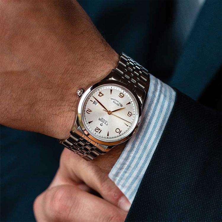 Tudor Серия 1926 Автоматический Механический Механизм Водонепроницаемые Индикация Даты Рельефное Украшение Часы Мужские часы Серебристые M91450-0001