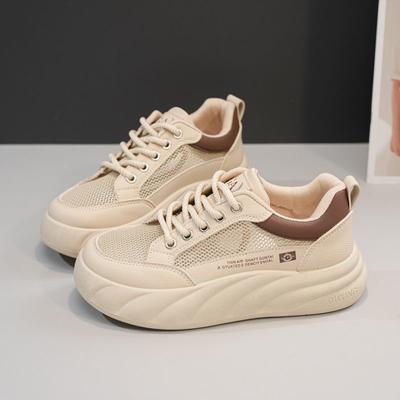 Сетчатые маленькие белые туфли Новые универсальные дышащие летние тонкие Супермягкие Нишевая мода Повседневные кеды Прилив