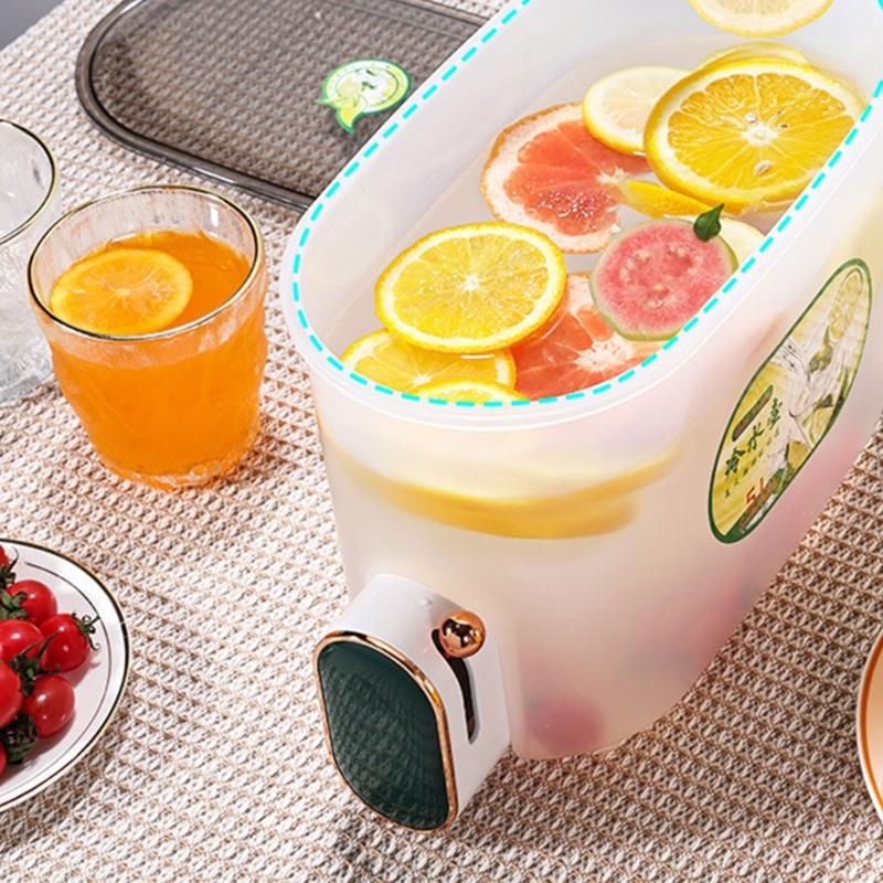 Cold Drinks Juice Jugs Beverage Dispensers Juice Container with Lid Fridges Drinks Dispensers for Kitchen Bar Wedding