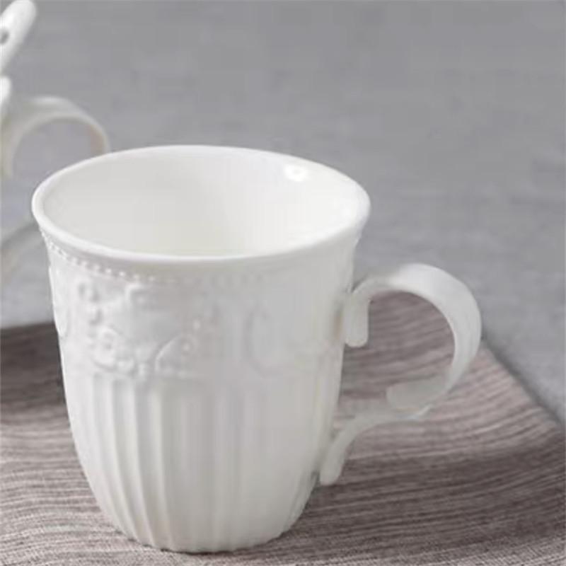 Европейская белая фарфоровая кофейная кружка с тиснением розы, костяной фарфор, винтажная кружка для завтрака, молока, офисная чашка для чая, посуда для напитков
