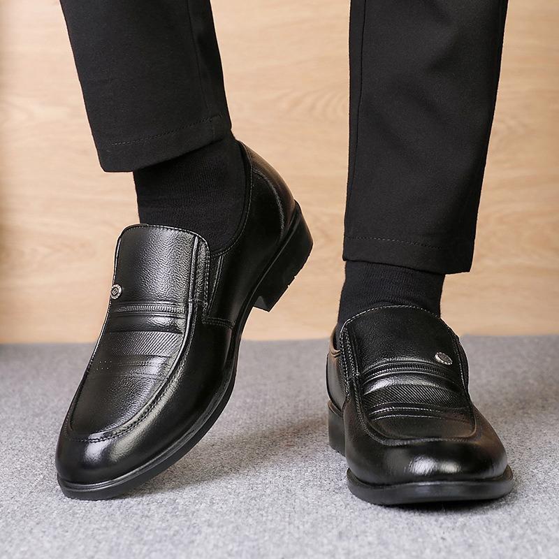 Кожаная обувь Мужская Весенняя Кожаная Деловая Платье Мужская Среднего возраста Старые Леггинсы Папа Дышащая Мужская Обувь