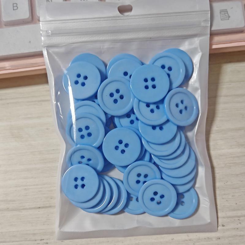 Круглые пуговицы для костюма из смолы 20 мм с тонким краем черного и белого цвета с 4 отверстиями