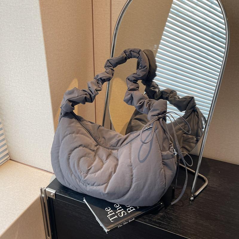 Korean Version of Casual Large-capacity Bag Women's 2025 New Fashion Pleated Dumpling Bag Lightweight and Simple One-shoulder Crossbody Bag