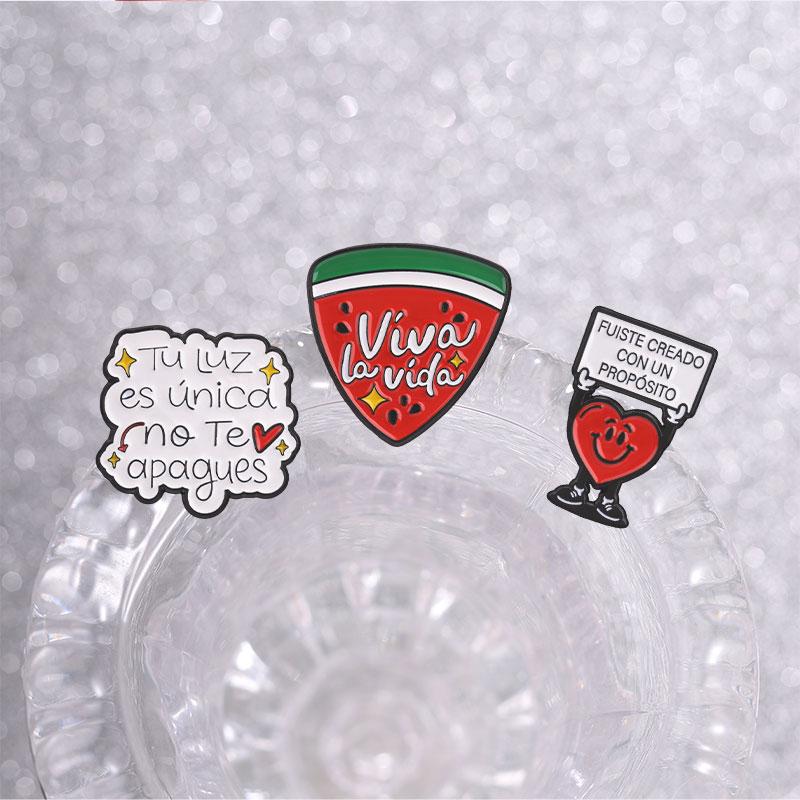 Spanish Inspirational Quotes Badges Viva la vida Enamel Pin Tu luz es única no te apagues Brooch Positive Phrase Accessories