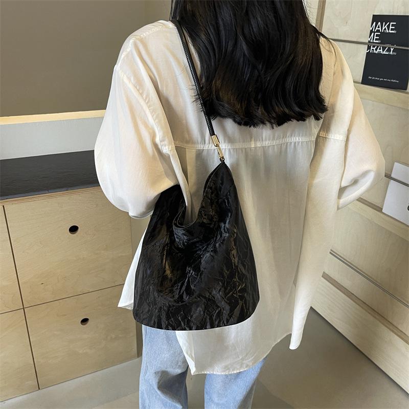 Solid Color Korean Version Simple Shoulder Bag Bag for Women, 2025 Spring and Summer Niche Design, Versatile Ins Crossbody Bag, Bucket Bag for Women