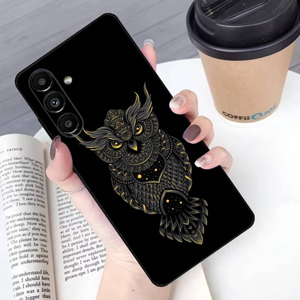 Animal Owl Phone Case For Samsung S 25,24,23,22,30,21,10,9,Ultra,Plus,Lite,FE,4G,5G Black Soft Case