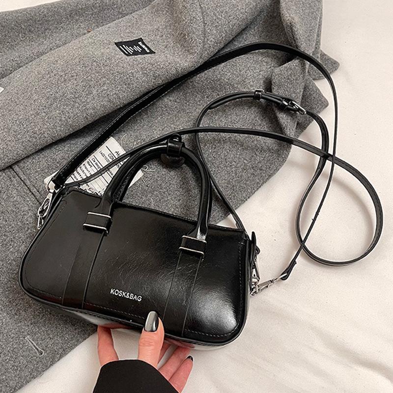 Super fire small bag women's autumn and winter retro 2025 new versatile shoulder messenger bag casual portable work tote bag