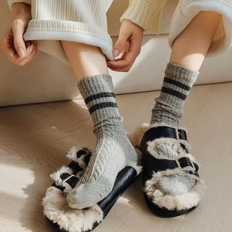 5 Pairs of Women's Autumn and Winter Socks Thickened Warm Tube Socks Retro Simple Fashion Stockings