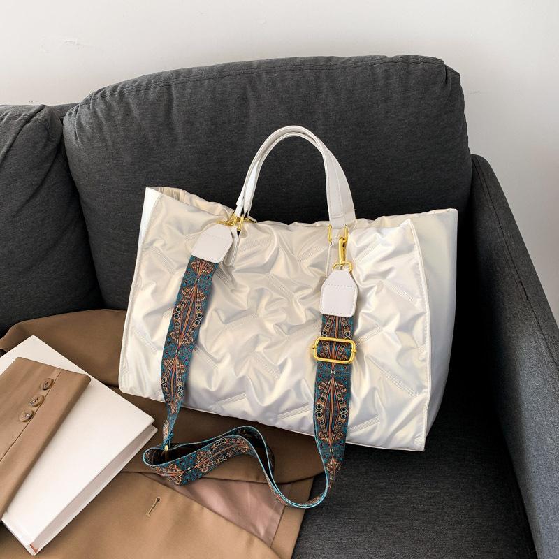 Модная сумка большой вместимости Женская новая универсальная портативная сумка-тоут через плечо для поездок на работу