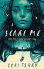 Книга Scare Me : A Darkly Twisting Supernatural YA Thriller That Will Keep You Guessing!