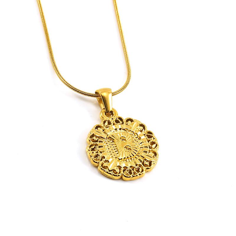 New fashion titanium steel letter pendant, clavicle chain, round embossed design necklace, personalized versatile men and women